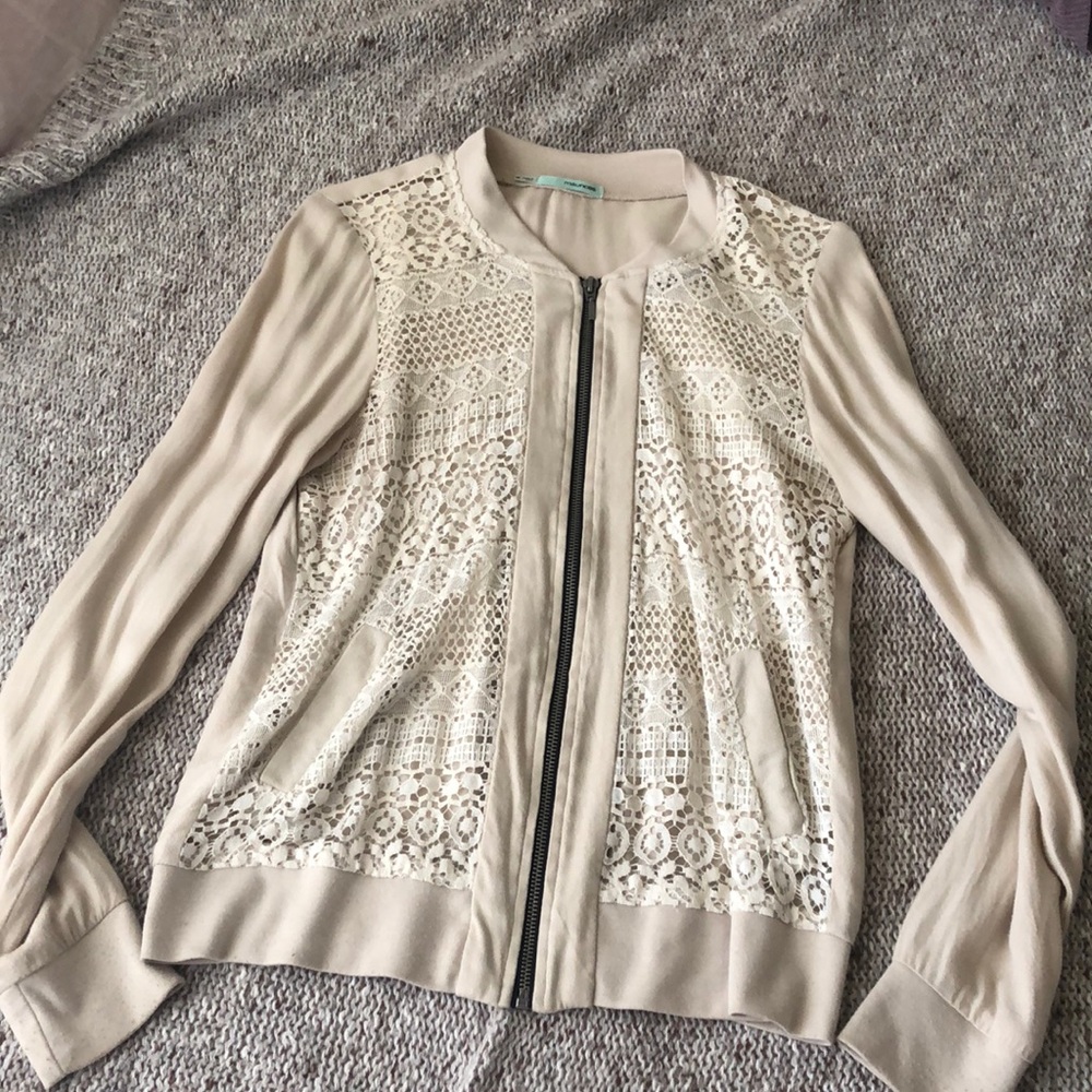 Cream lightweight jacket 🧥